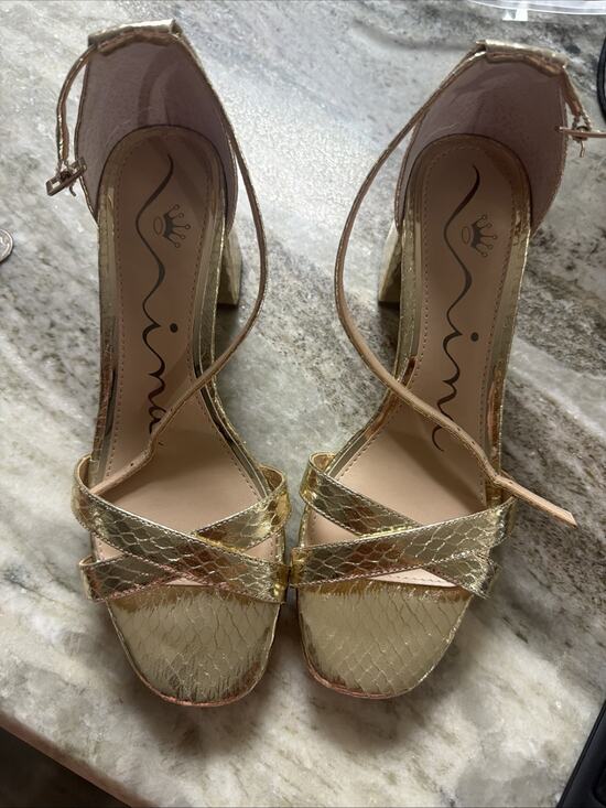 Nina Shoes - NINA WOMENS GOLD PATENT PLATFORM HEELs SIZE 7 (SRS2)